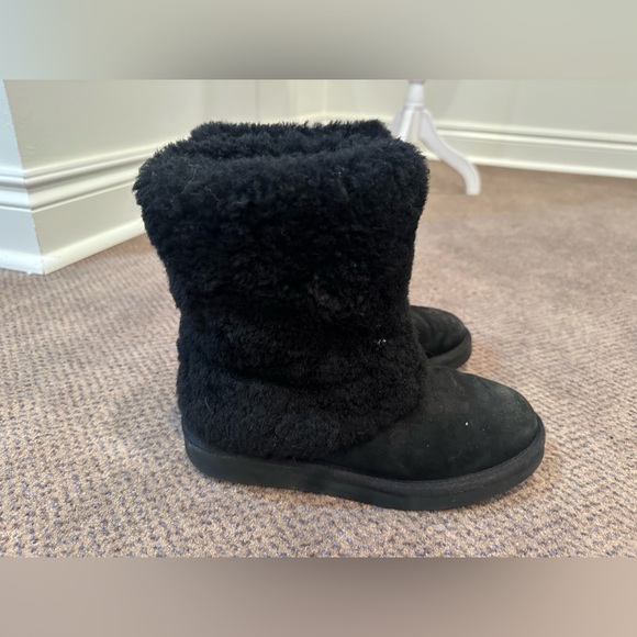 UGG Australia Patten Womens Size 8 Sherpa Boots Black Suede Sheepskin Boots - Picture 3 of 4